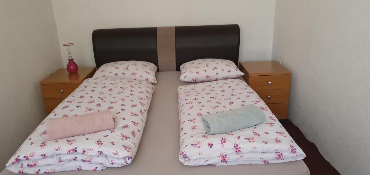 Hostel T&M เซนิซา ภายนอก รูปภาพ